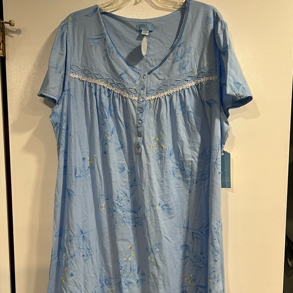 Woman's 3x gown